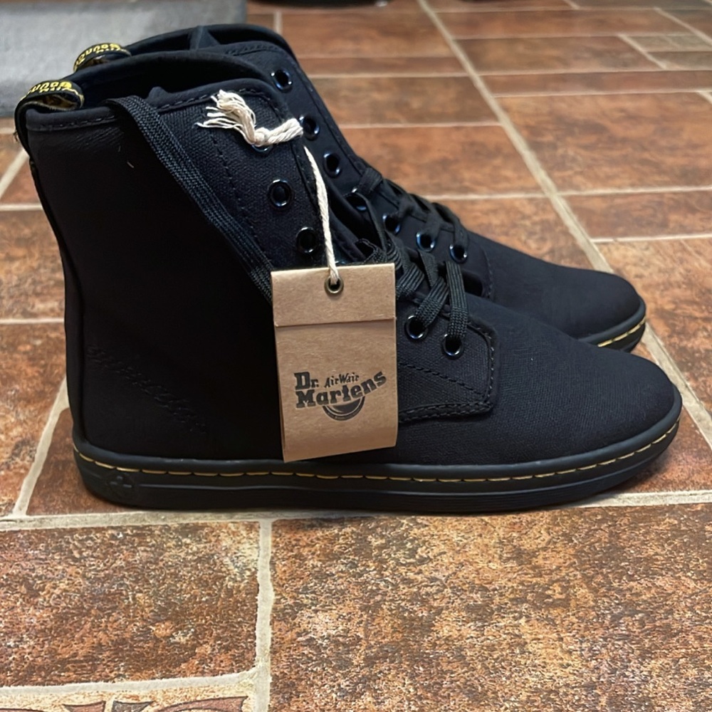 Dr. Martens Shoreditch boots